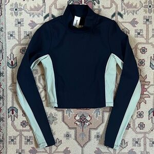 BONDI~ACTIVE Navy/Seafoam Long Sleeve Crop Blockout Rashie | Small | NWT